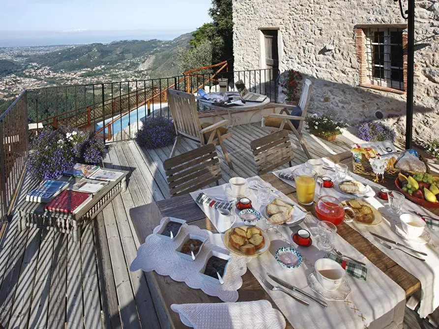 Immagine 31 di Rustico / casale in vendita  a Camaiore