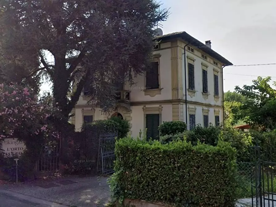 Immagine 1 di Villa in vendita  a Lucca