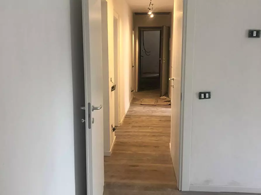 Immagine 13 di Appartamento in vendita  a Viareggio