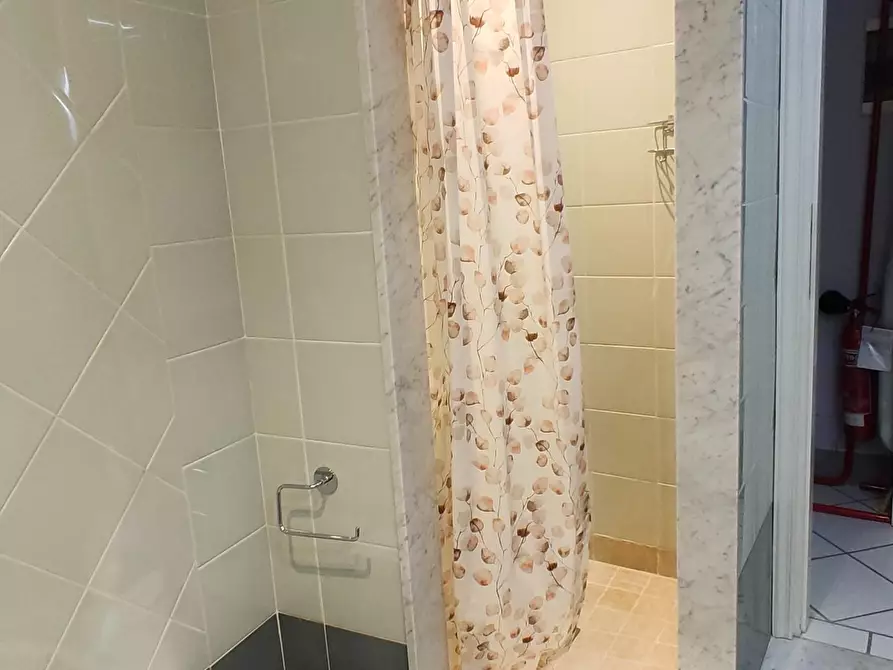 Immagine 25 di Appartamento in vendita  a Lucca