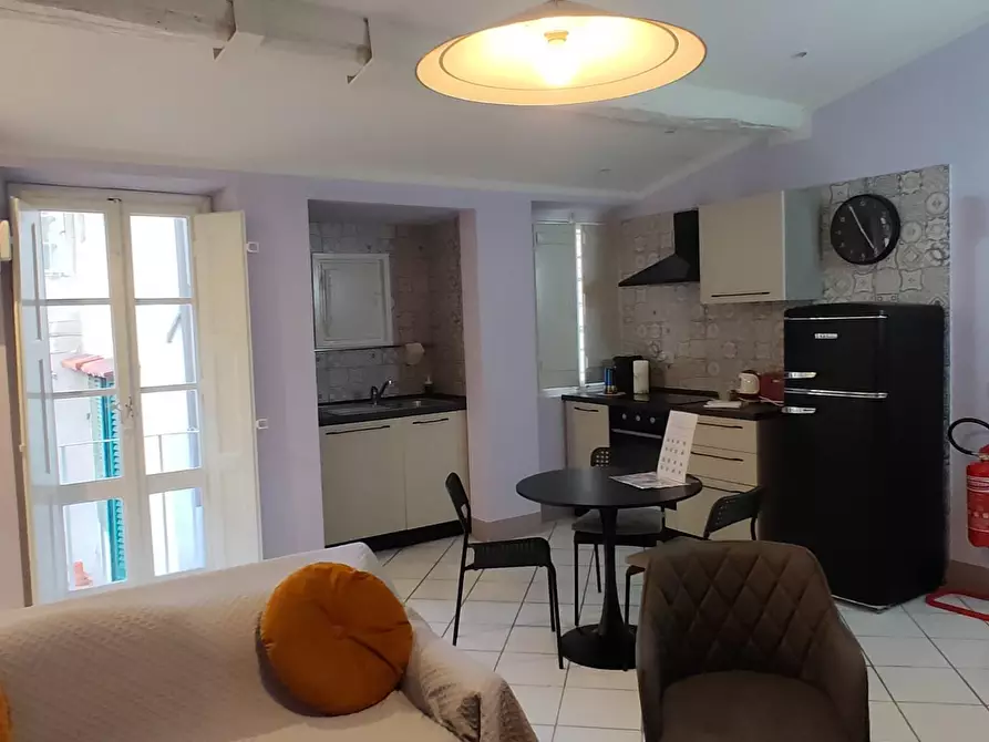 Immagine 15 di Appartamento in vendita  a Lucca