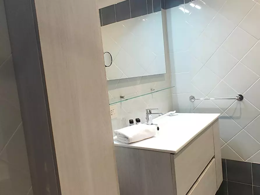 Immagine 24 di Appartamento in vendita  a Lucca