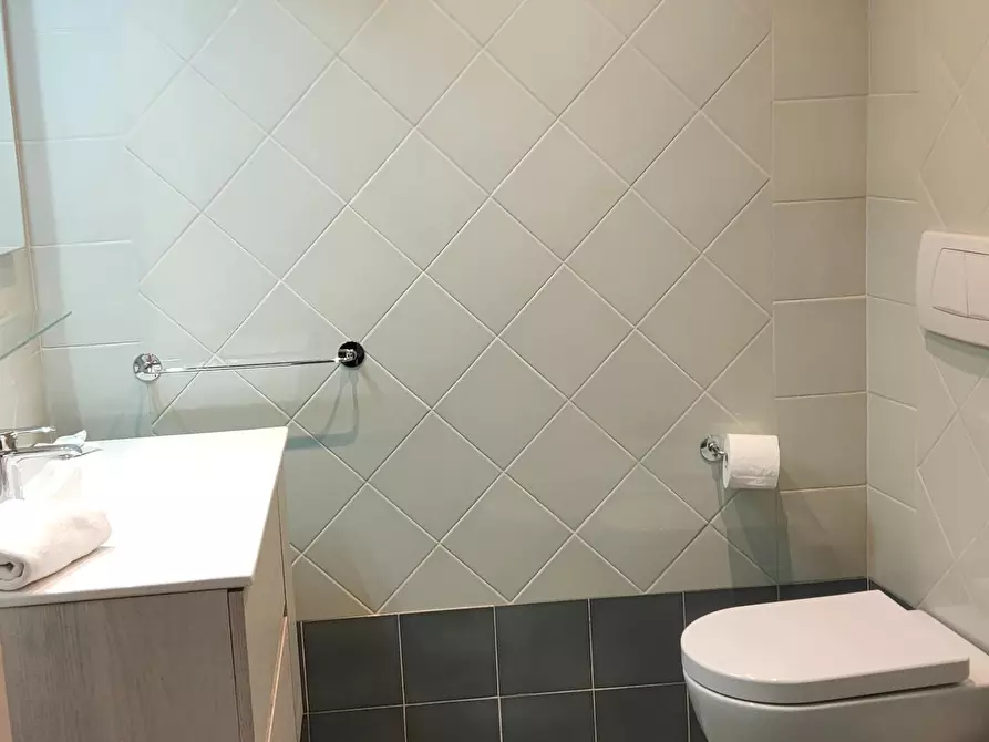 Immagine 23 di Appartamento in vendita  a Lucca