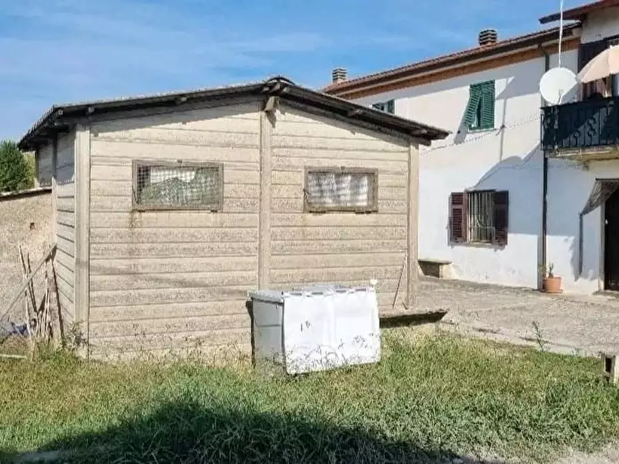 Immagine 2 di Porzione di casa in vendita  a Massa