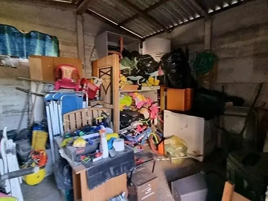 Immagine 10 di Porzione di casa in vendita  a Massa