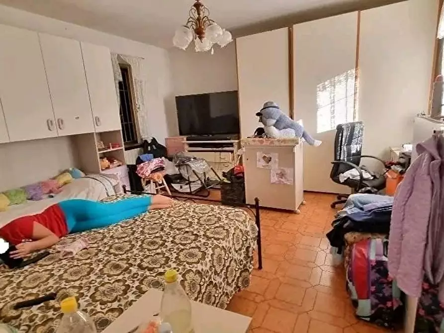 Immagine 5 di Porzione di casa in vendita  a Massa