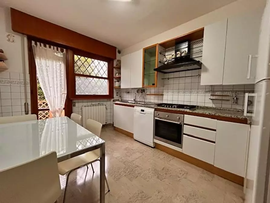 Immagine 6 di Villa in affitto  a Forte Dei Marmi