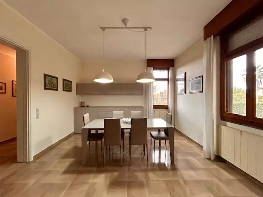 Immagine 5 di Villa in affitto  a Forte Dei Marmi