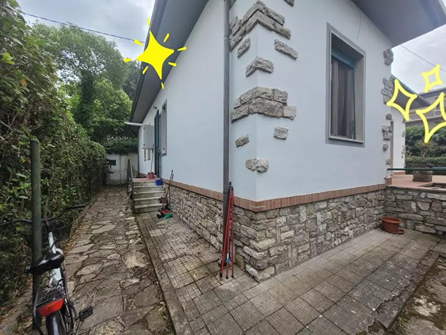 Immagine 2 di Villa in vendita  a Pisa