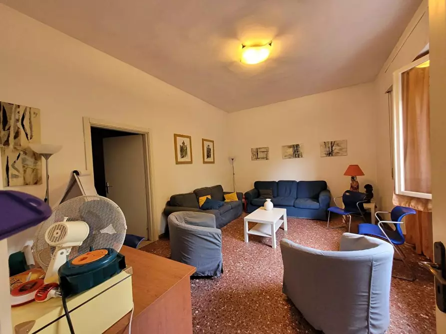Immagine 3 di Villa in vendita  a Pisa