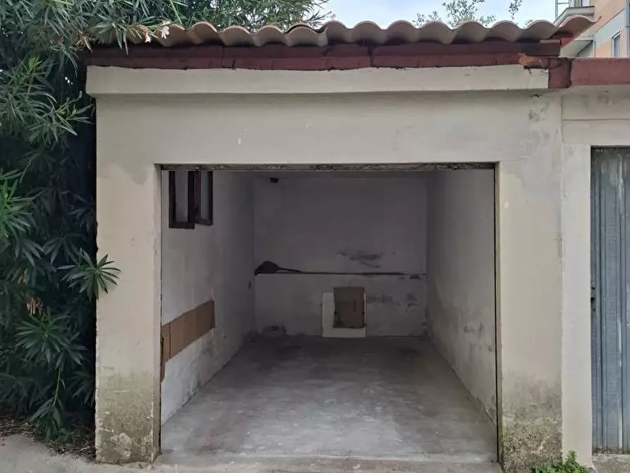 Immagine 1 di Garage in affitto  a Pisa