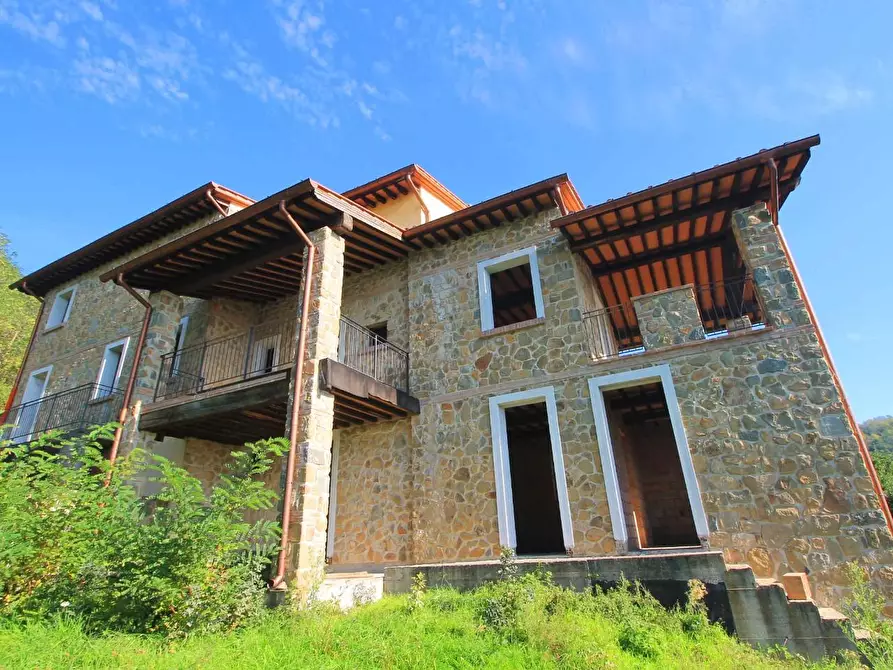 Immagine 24 di Casa colonica in vendita  a Massa E Cozzile