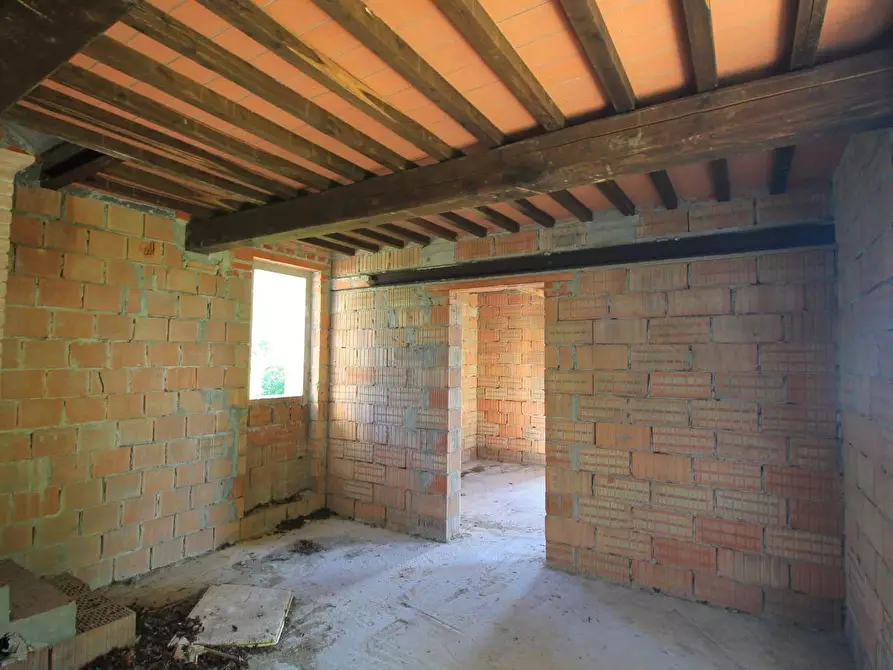 Immagine 28 di Casa colonica in vendita  a Massa E Cozzile