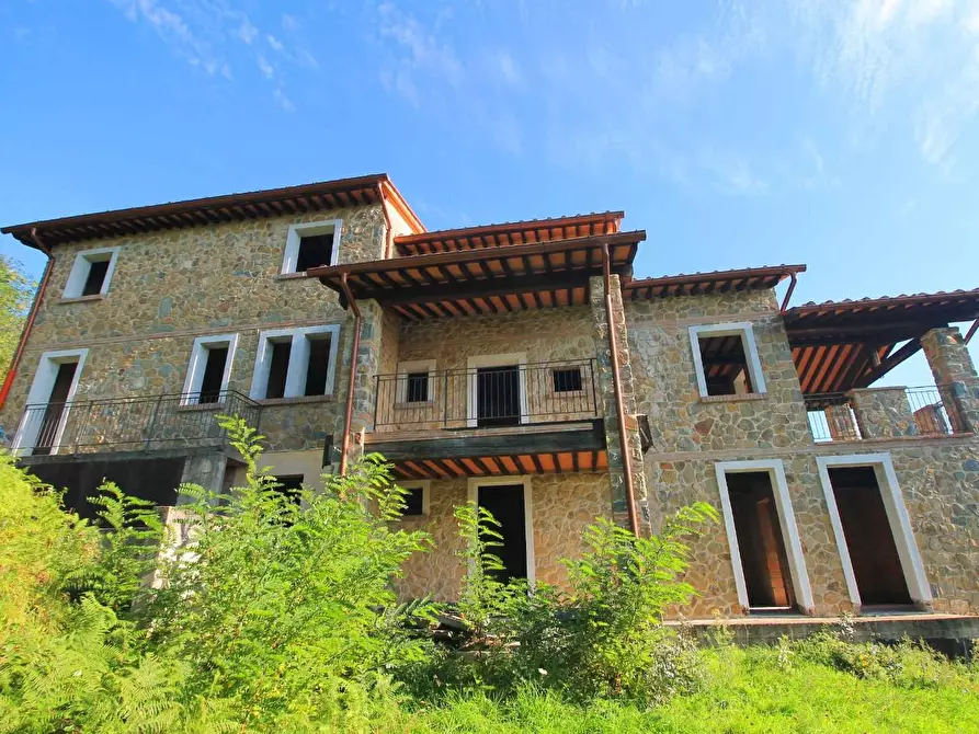 Immagine 26 di Casa colonica in vendita  a Massa E Cozzile