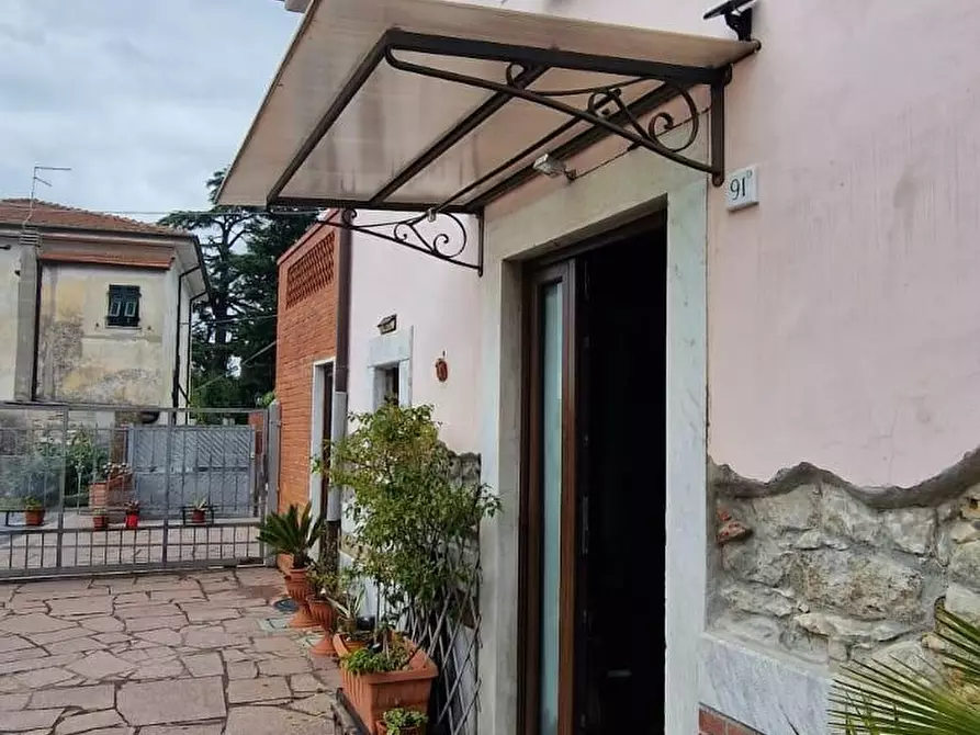 Immagine 3 di Casa semindipendente in vendita  a Carrara