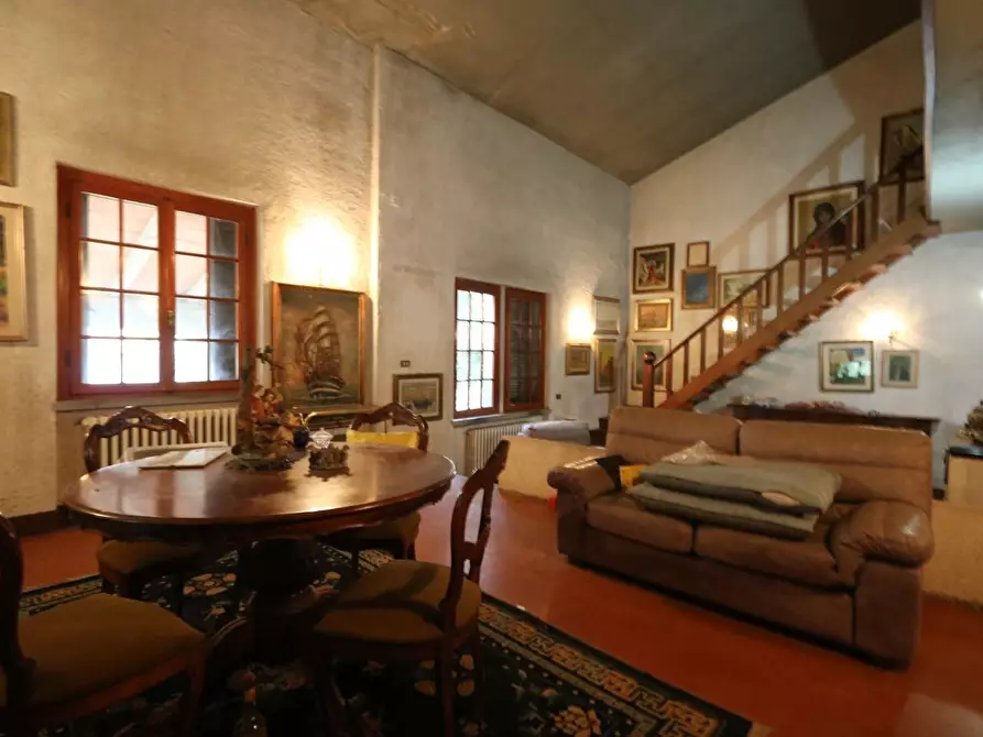 Immagine 2 di Villa in vendita  a Cascina