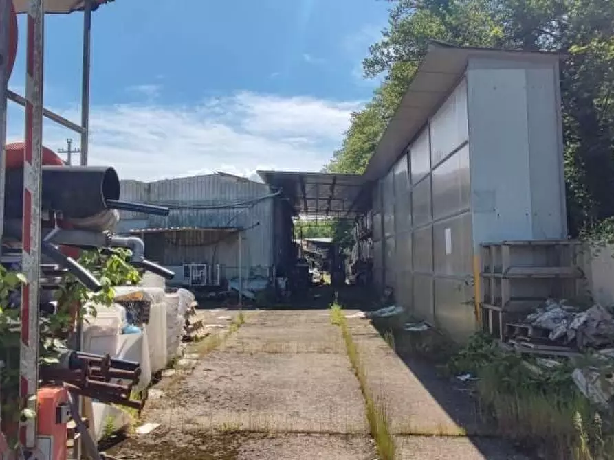 Immagine 2 di Laboratorio in vendita  a Montignoso