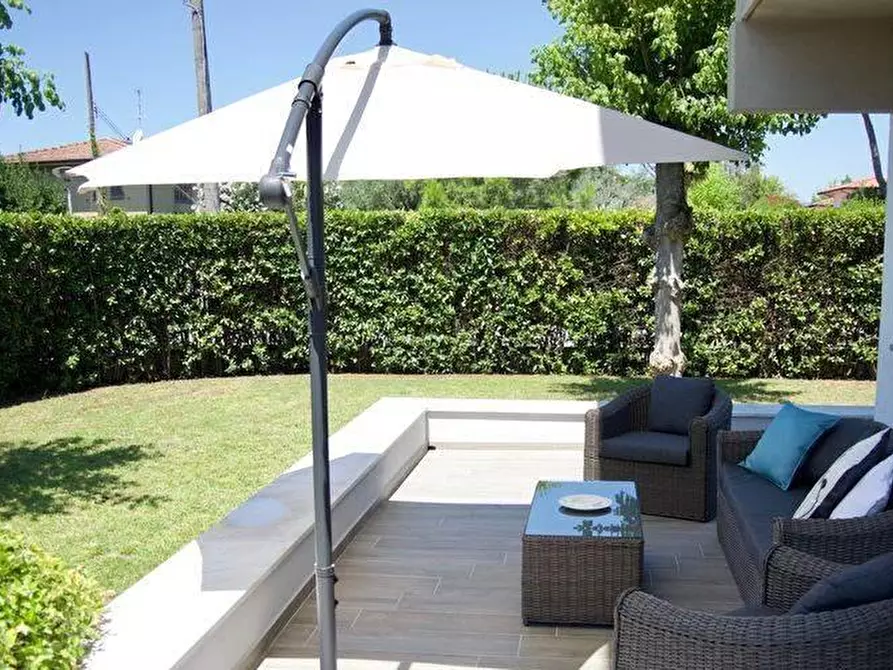 Immagine 3 di Casa bifamiliare in affitto  a Forte Dei Marmi