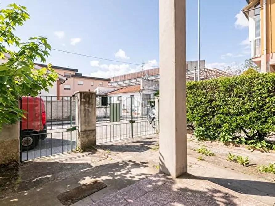 Immagine 15 di Appartamento in vendita  a Pontedera