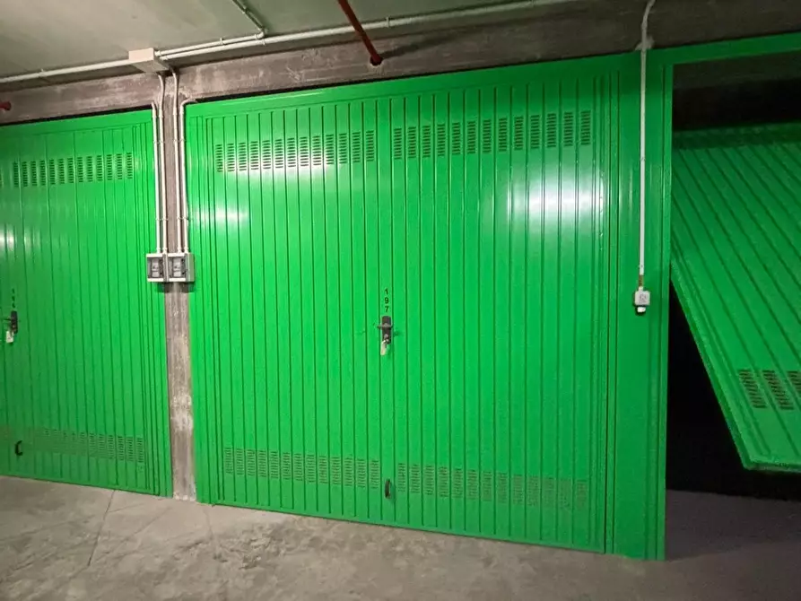 Immagine 1 di Garage in vendita  a Torino