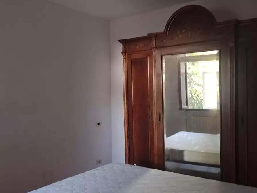 Immagine 11 di Casa semindipendente in vendita  a Massa