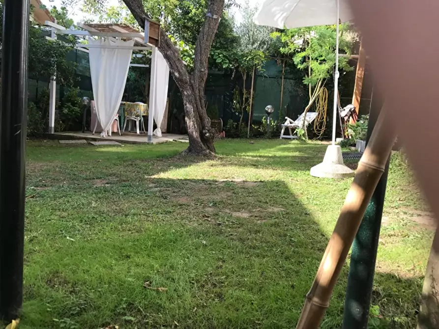 Immagine 3 di Casa semindipendente in vendita  a Massa