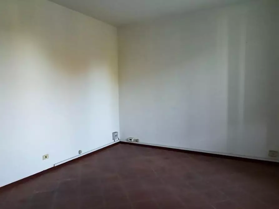 Immagine 5 di Ufficio in affitto  a Capannori