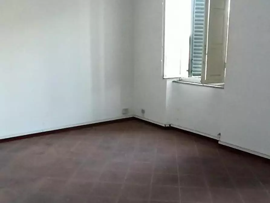 Immagine 14 di Ufficio in affitto  a Capannori