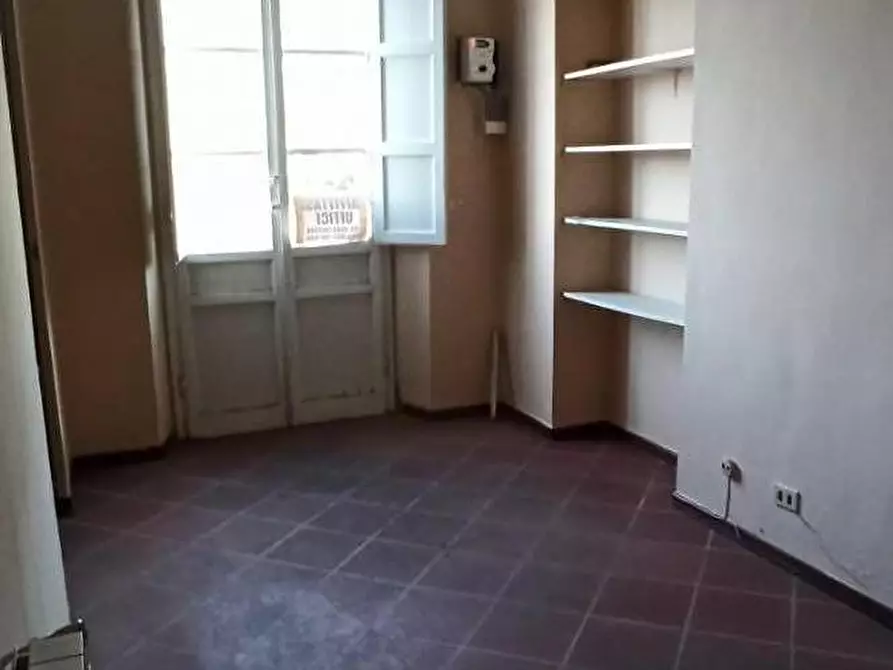 Immagine 17 di Ufficio in affitto  a Capannori