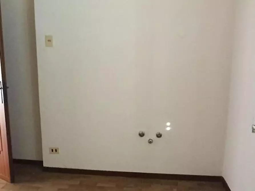 Immagine 9 di Ufficio in affitto  a Capannori