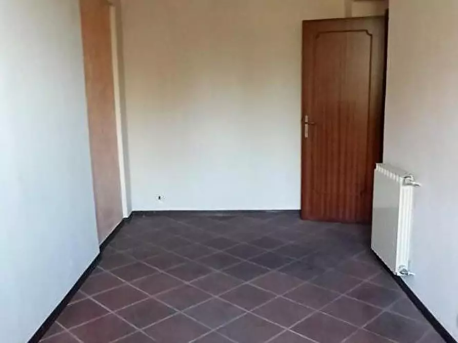 Immagine 16 di Ufficio in affitto  a Capannori