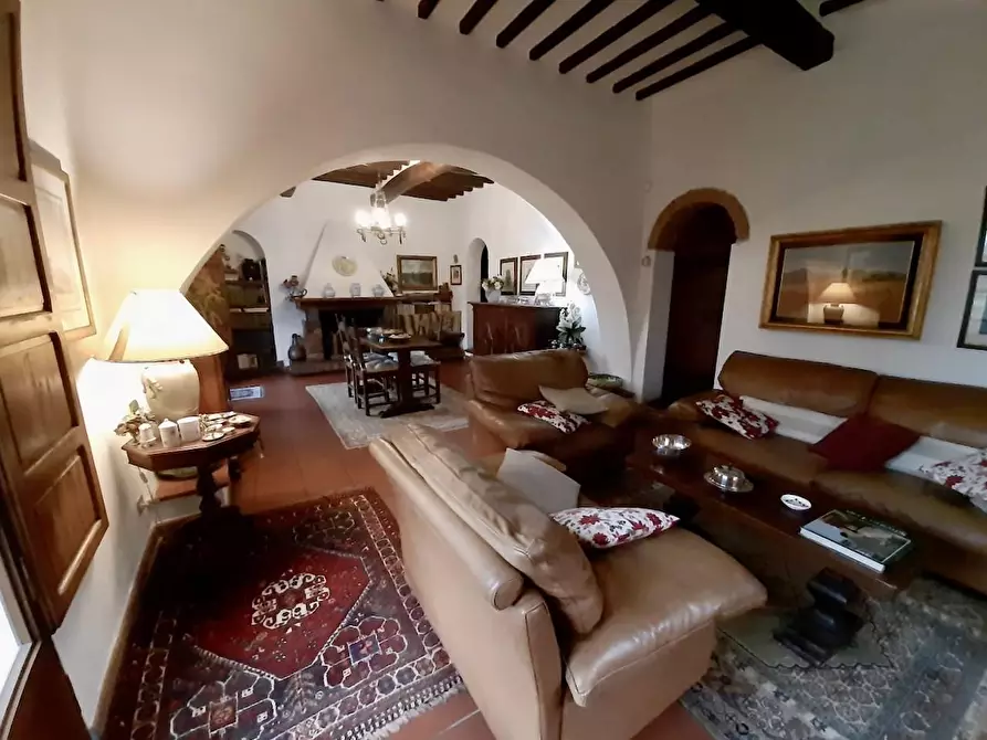 Immagine 11 di Villa in vendita  a San Giuliano Terme