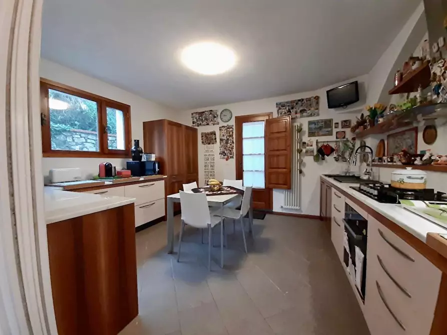 Immagine 4 di Villa in vendita  a San Giuliano Terme