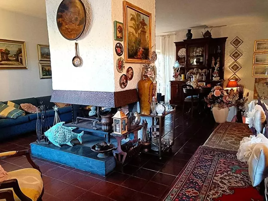 Immagine 10 di Villa in vendita  a Montignoso