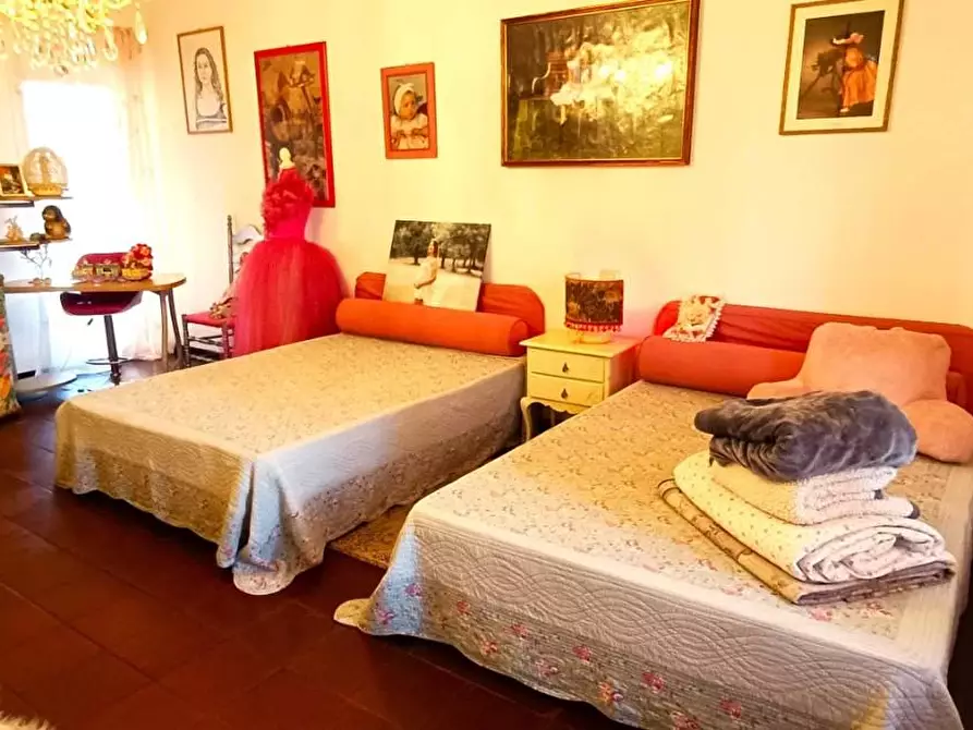 Immagine 21 di Villa in vendita  a Montignoso