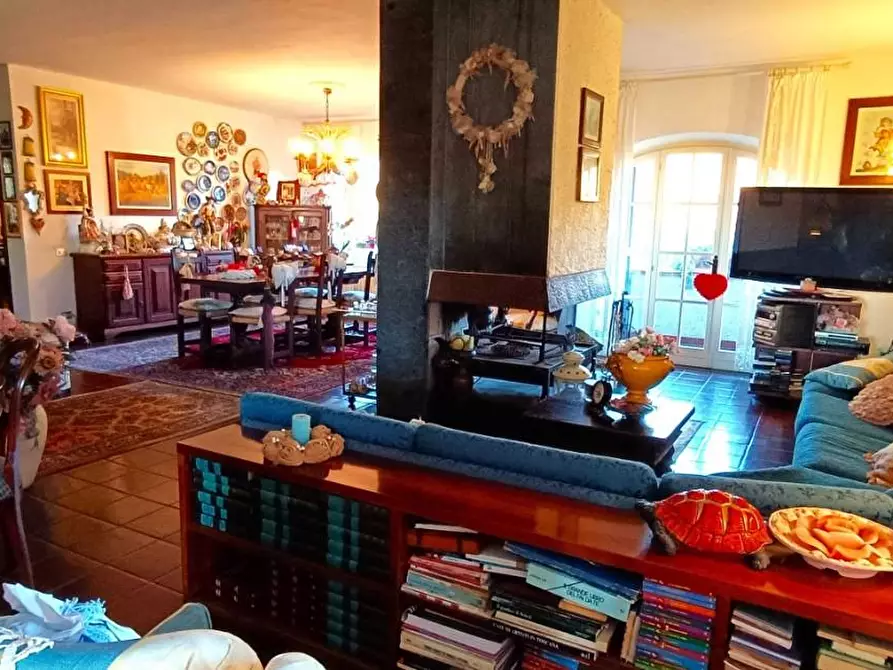 Immagine 12 di Villa in vendita  a Montignoso