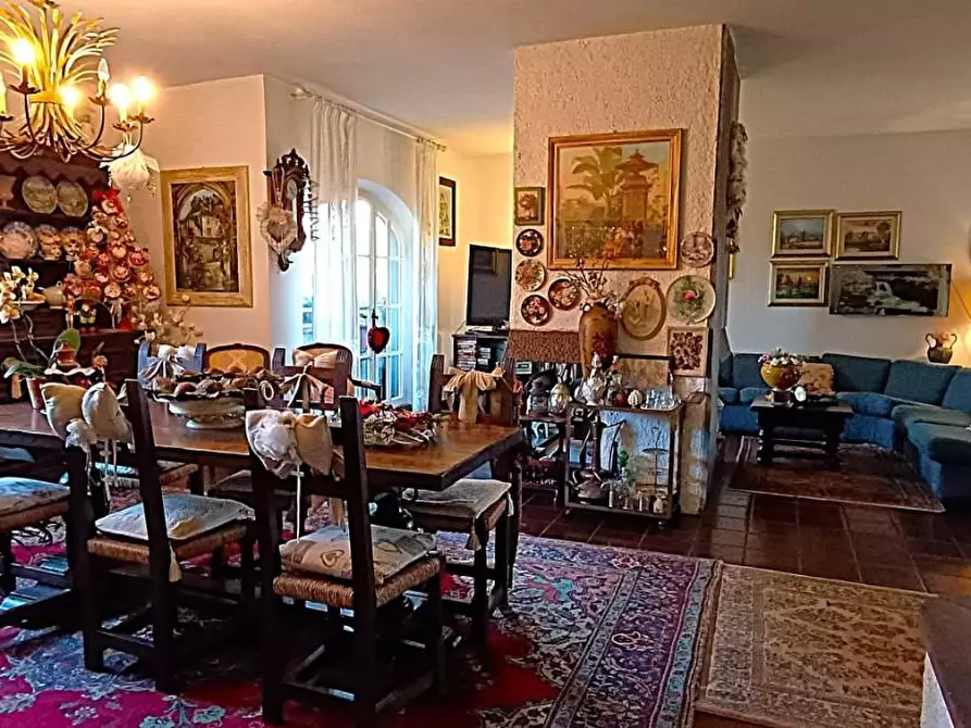 Immagine 9 di Villa in vendita  a Montignoso