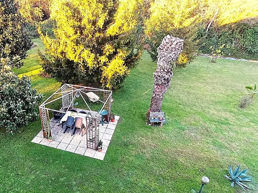 Immagine 37 di Villa in vendita  a Montignoso