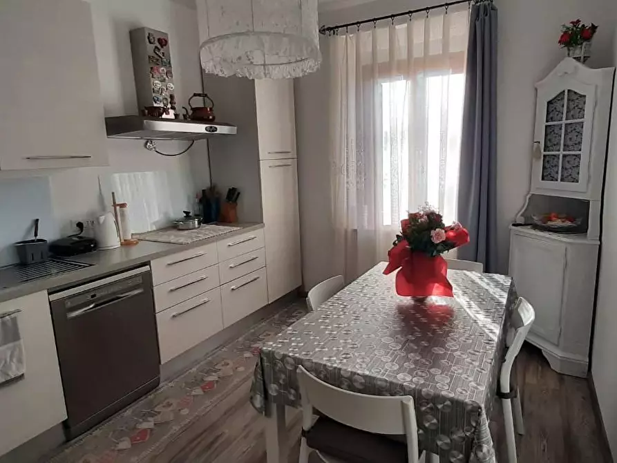 Immagine 2 di Appartamento in vendita  a Cecina