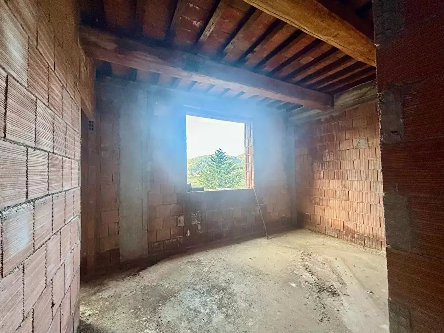 Immagine 8 di Villa in vendita  a Chianni