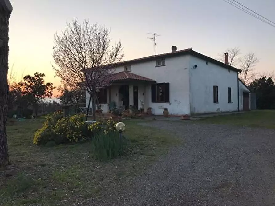 Immagine 1 di Casa colonica in vendita  a Roccastrada