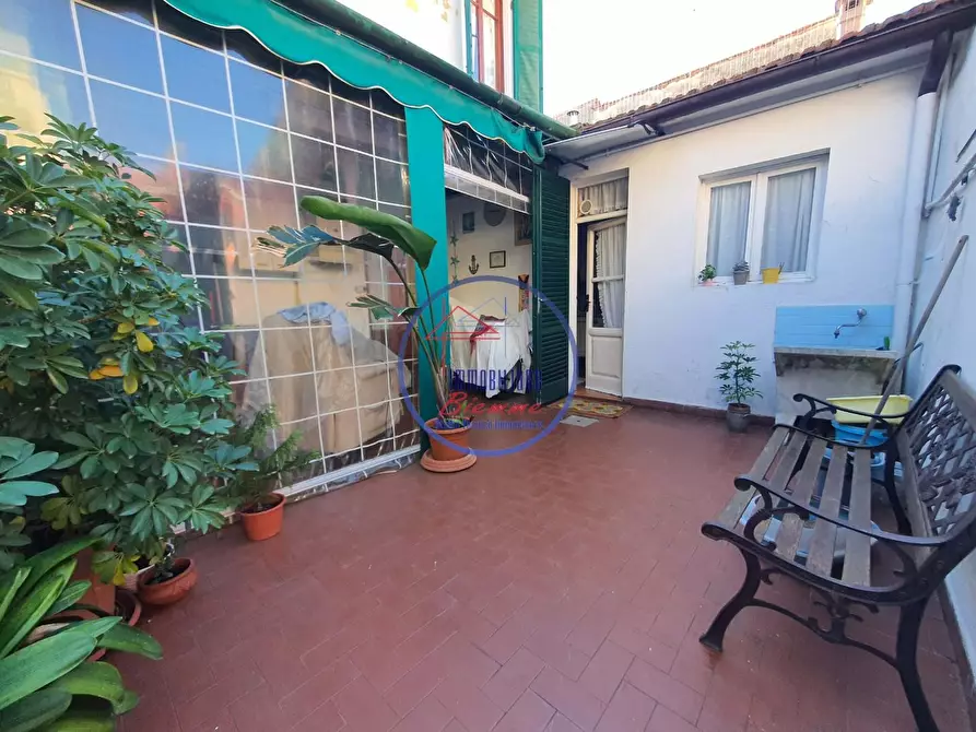 Immagine 1 di Casa indipendente in vendita  a Viareggio