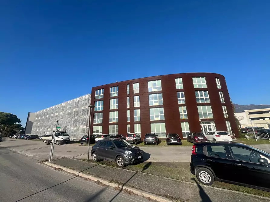 Immagine 14 di Ufficio in vendita  a Massa