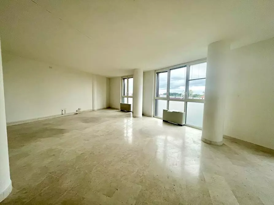 Immagine 6 di Ufficio in vendita  a Massa