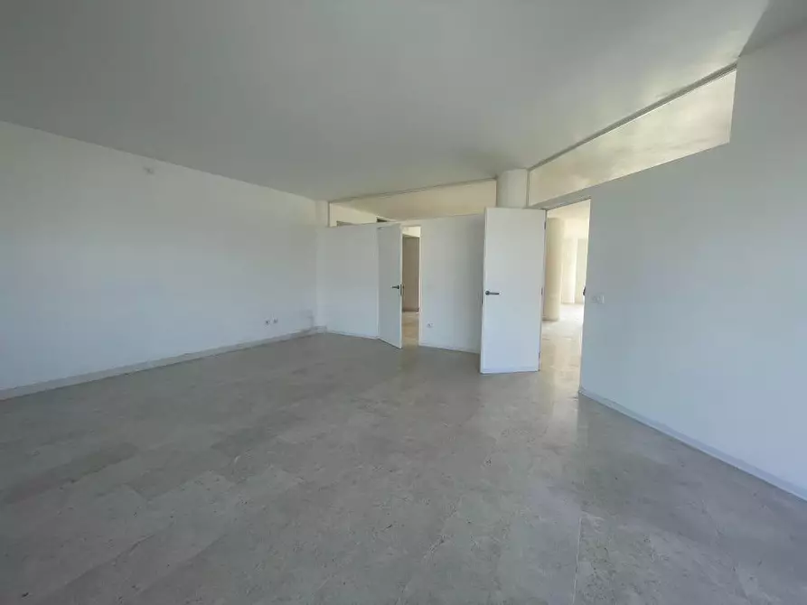 Immagine 7 di Ufficio in vendita  a Massa