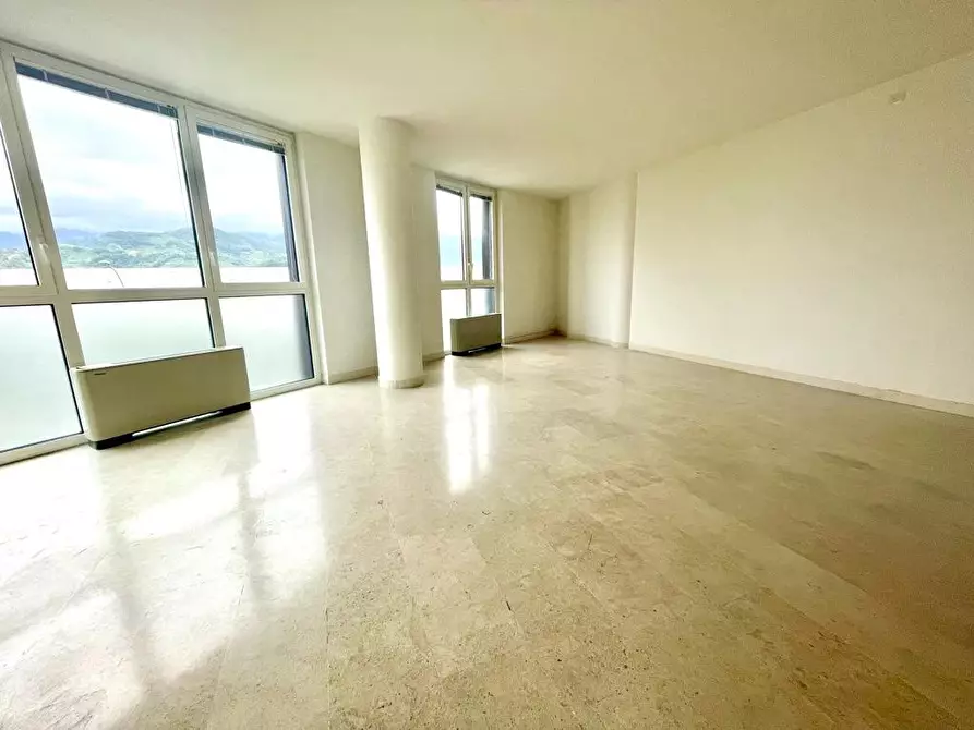 Immagine 5 di Ufficio in vendita  a Massa