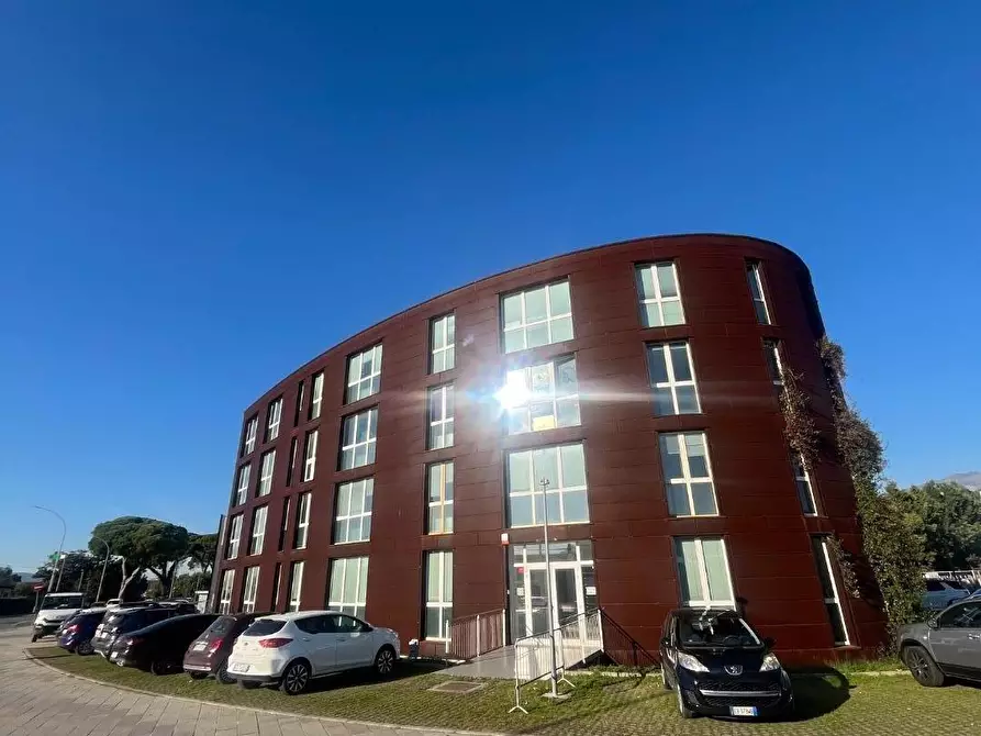 Immagine 15 di Ufficio in vendita  a Massa