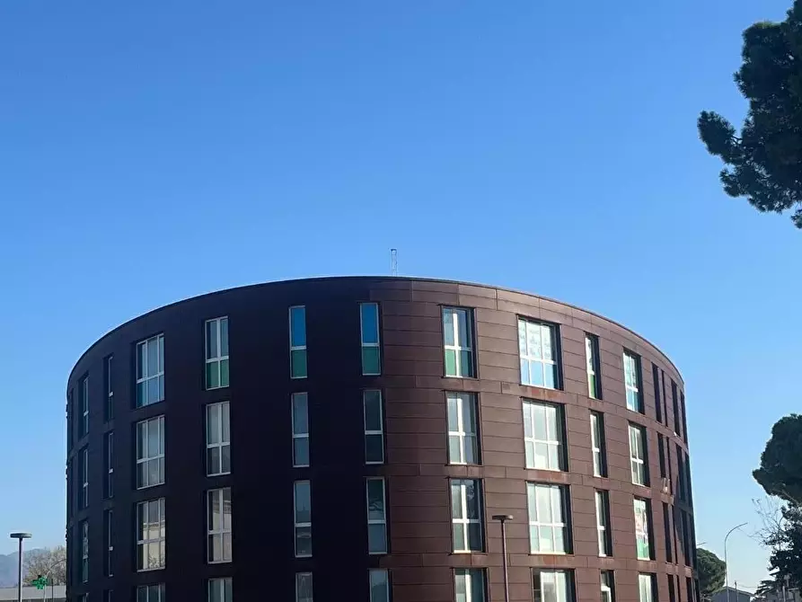 Immagine 12 di Ufficio in vendita  a Massa