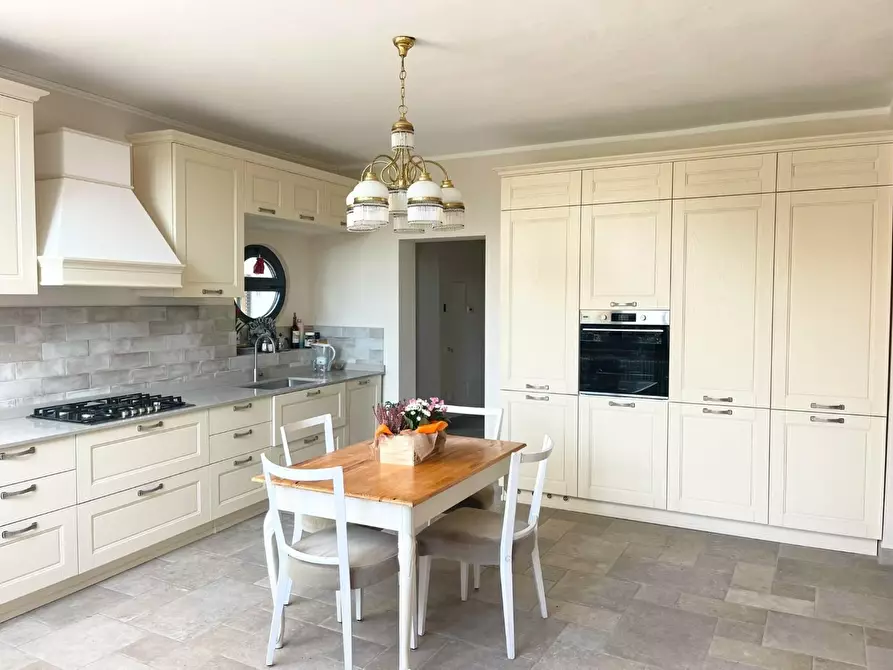 Immagine 2 di Villa in vendita  a San Giuliano Terme