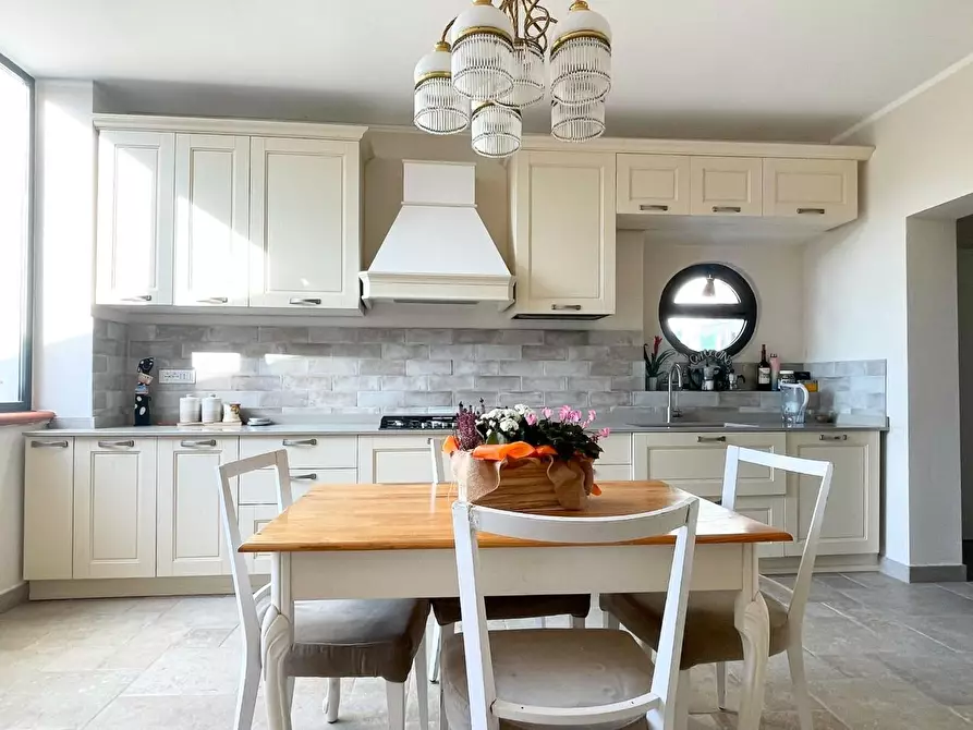 Immagine 5 di Villa in vendita  a San Giuliano Terme